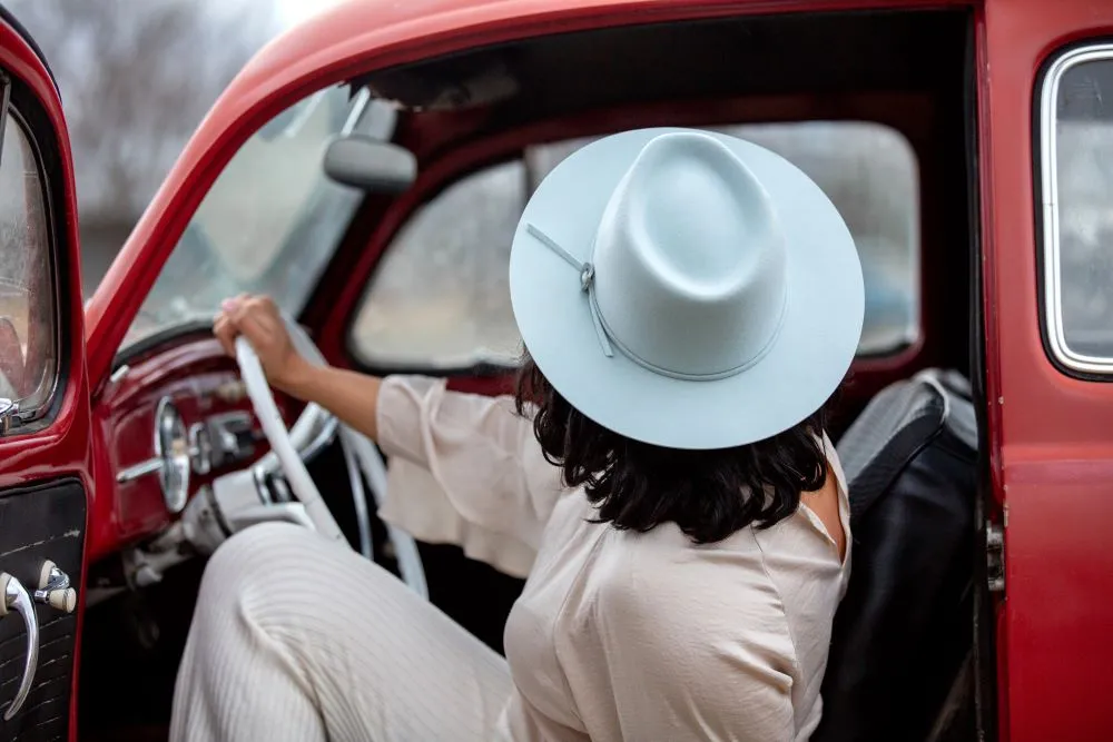 KENNY WIDE STIFF BRIM HAT - SKY