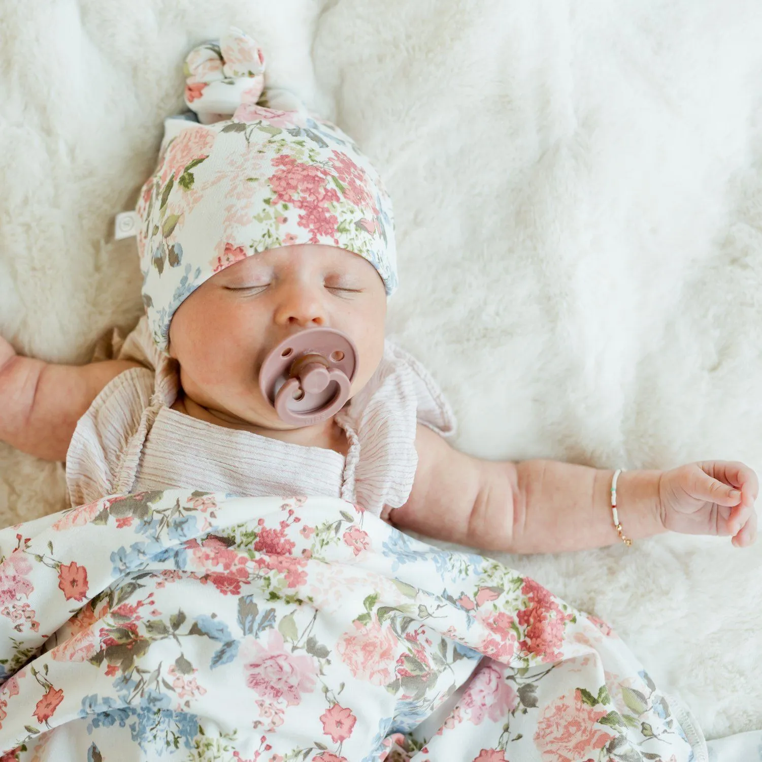 STRETCHY SWADDLES, HATS & BOWS