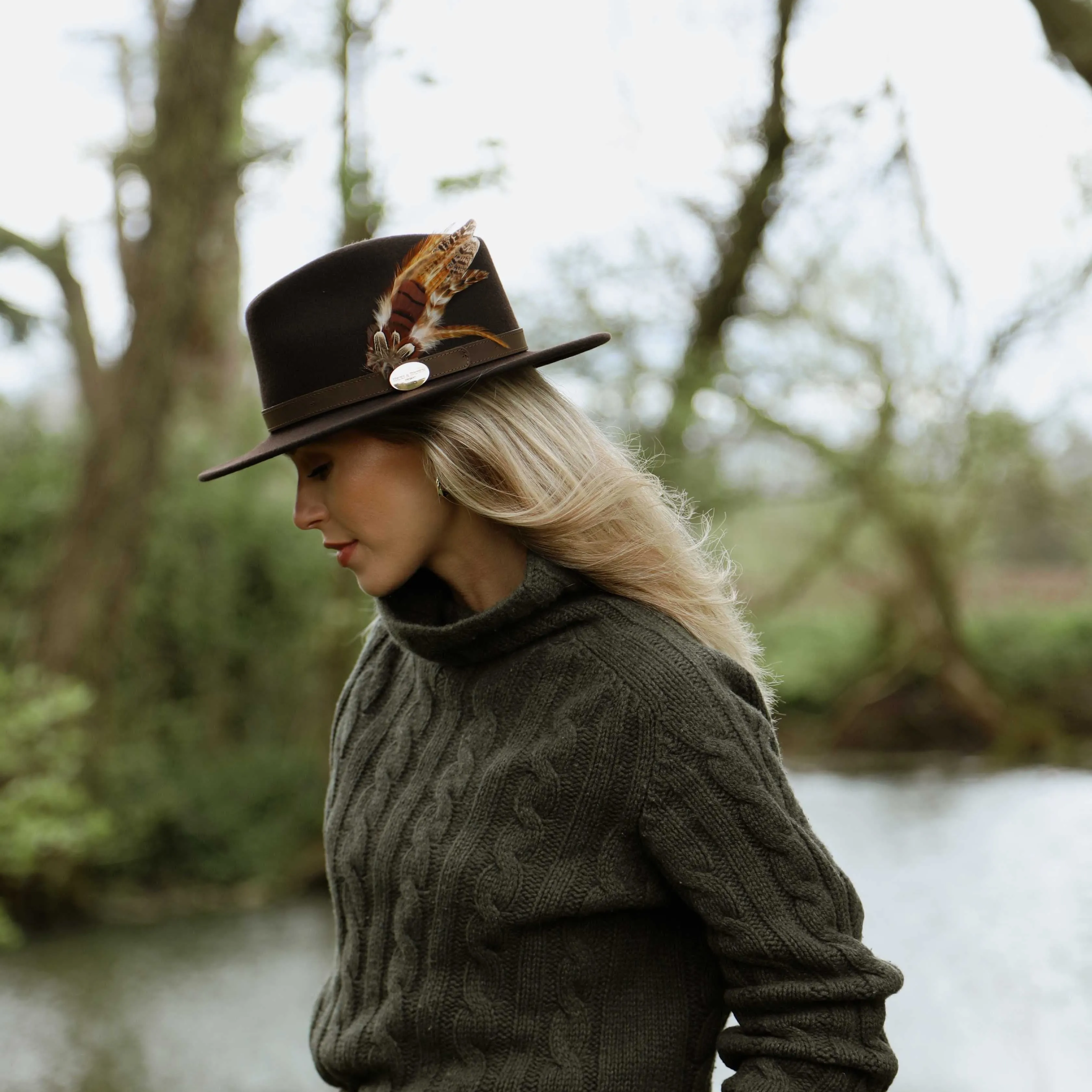 The Suffolk Fedora in Dark Brown (Bronze Feather)