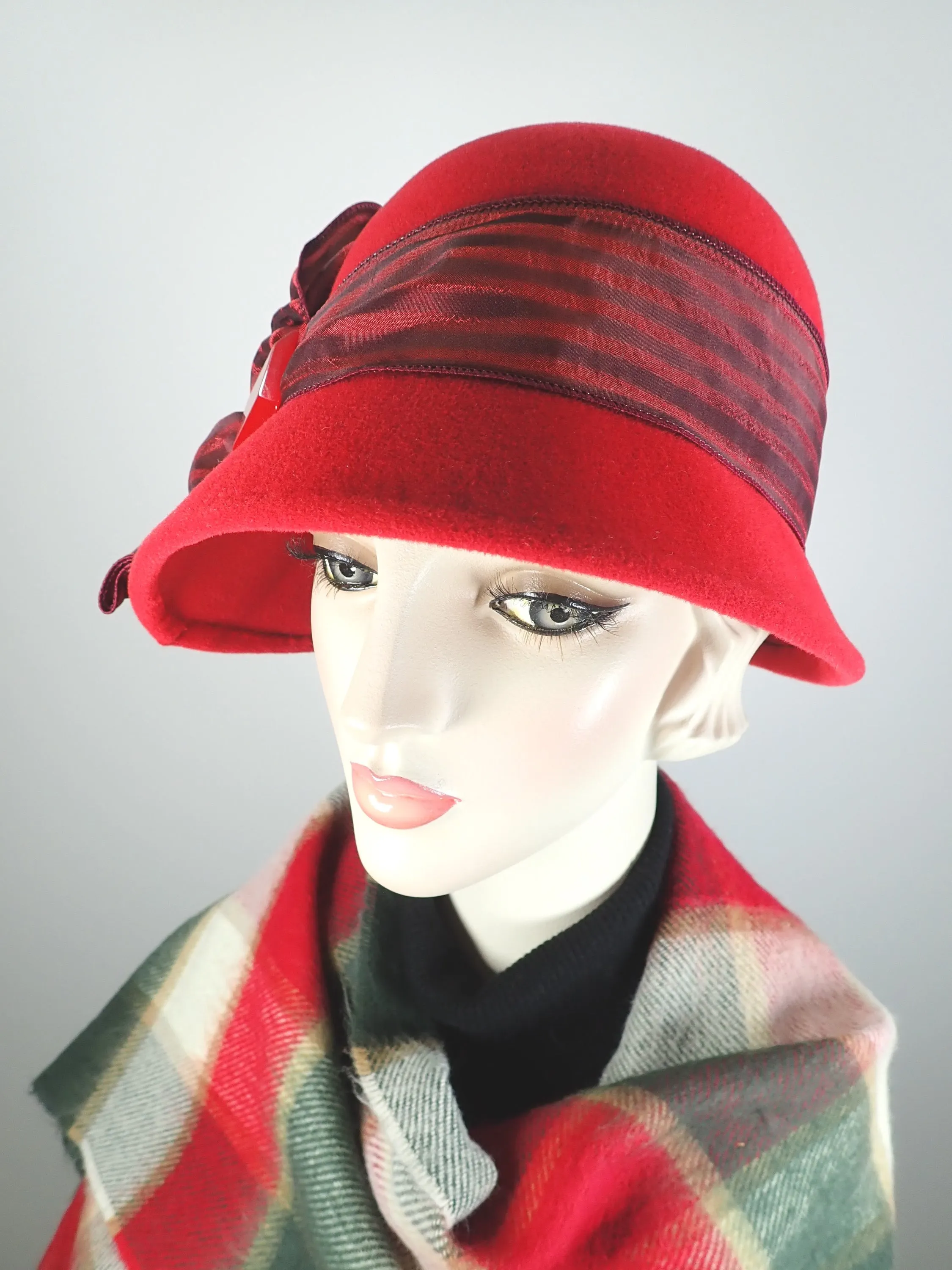 Womens red cloche winter felt hat. 1920s style Hat. Downton Abbey hat. Ladies stylish Flapper Hat. Classic Retro hat women.